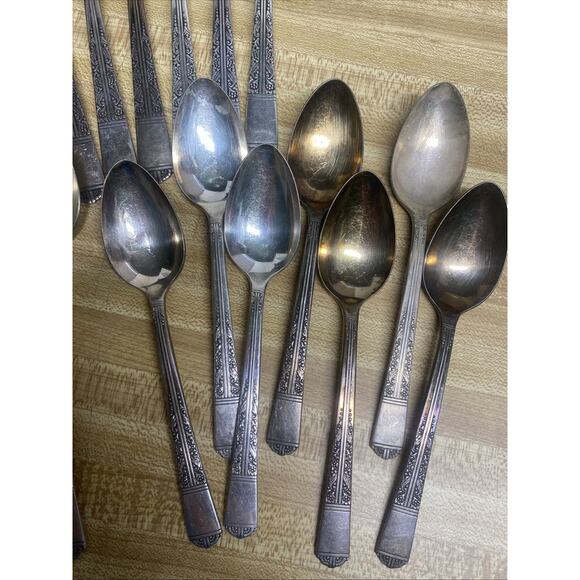 19 Pieces ONEIDA ROYAL YORK aka OAKLEIGH GRACE SilverPlate Tutor Plate Community - Picture 2 of 8